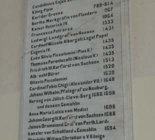 Tafel der Gäste, die hier kurten