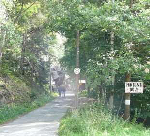 Auffahrt zur Höhle