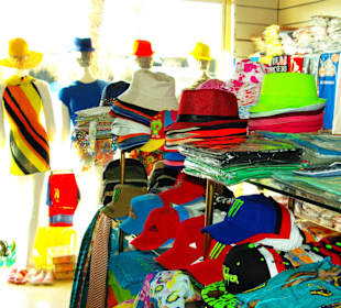 Geschäft vorm Hotel