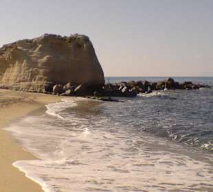 Fels an der Küste von Tropea