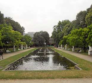 Park mit Brunnen