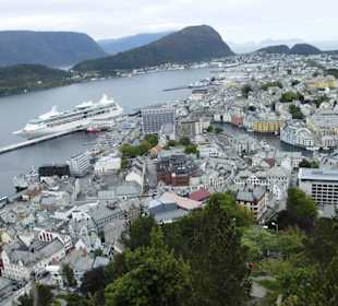 Alesund mit Anlegestelle