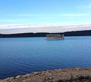 Großer Brombach mit Schiff