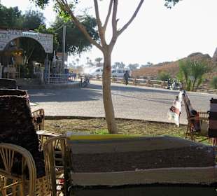 Habu Restaurant, mit Blick auf den Tempel
