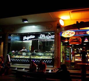 Gelateria Fragoloso am Abend