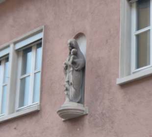 Stadt der Brunnen und Skulpturen