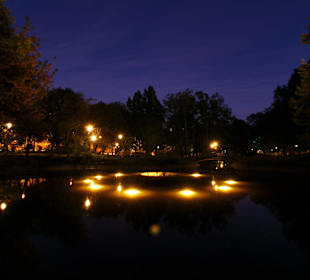 Planty nocą, fontanna