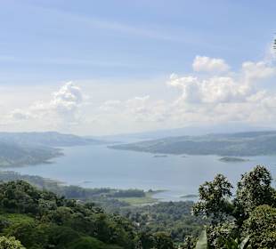 Blick auf den Arenal See von der ersten Plattform