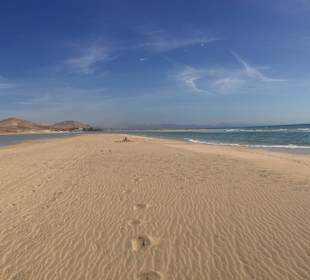 Links: Lagune; Rechts: offenes Meer