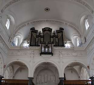 Empore mit Orgel
