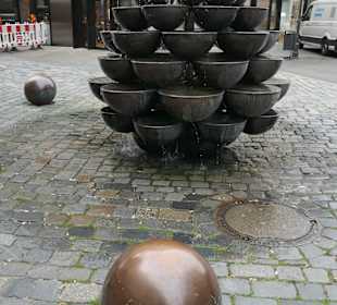 Der Schalen-Kaskaden-Brunnen oder Schüsselbrunnen