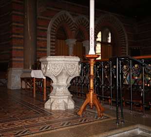 Taufe aus gotländer Kalkstein