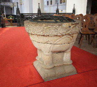 Romanischer Taufstein (1830) 