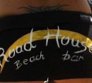 Gut gekleidete Mitarbeiter(innen) 