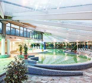 Das Solebad im lichtdurchfluteten Bade-Pavillon.