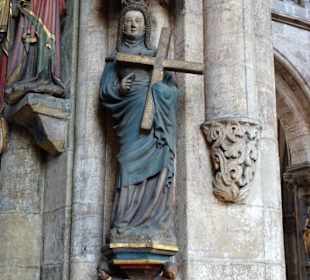 Figuren an den Pfeilern des Langschiffes