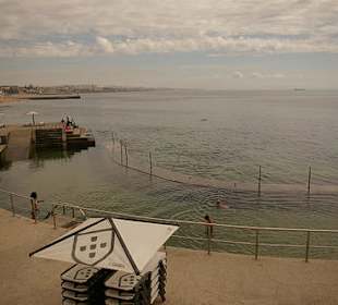 Piscinas de piedra en la playa