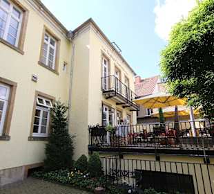 Außenansicht mit Terrasse