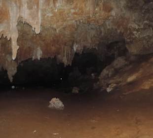 Höhle dunkel, Taschenlampe mitnehmen