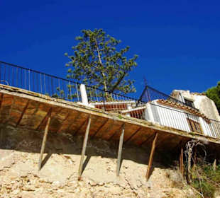 Stützbau am Hafenufer