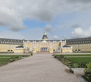 Das Schloss von Karlsruhe im Schlossbezirk