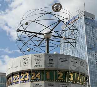 Die Weltzeituhr von 1969 auf dem Alexanderplatz