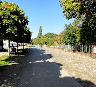 Spaziergang an der Weserpromenade