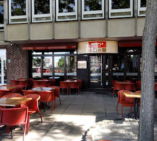 Tische vor der Bodega