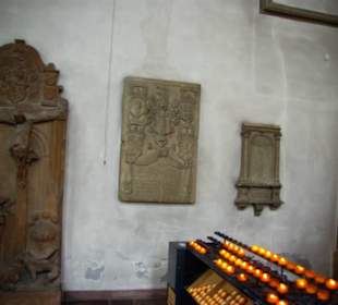 Überall Steintafeln