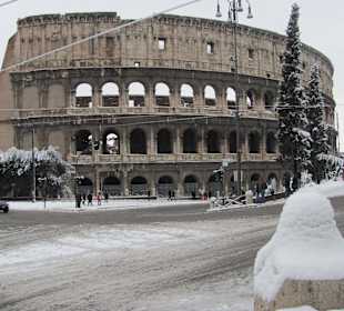 Colosseo innevato