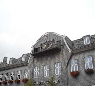 Goslar - Marktplatz mit Spieluhr