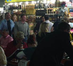 Super, nach Pass-kontrolle ein Bazar!