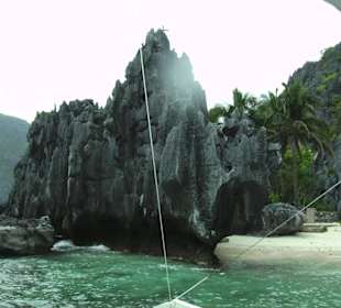 Kalksteinfelsen auf der Heiligenschrein Insel