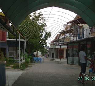 Geschäfte und Wohnhäuser