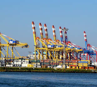 Ladebrücken des Container-Terminals