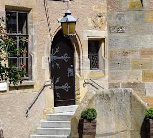 Im Burghof der Altenburg