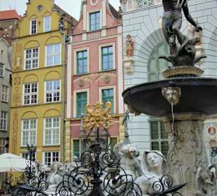 Neptunbrunnen, Ulica Dluga