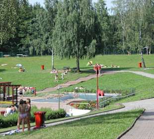Solarbeheitzes Erlebnisbad 400 m vom Hotel BB