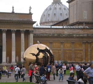 Weltkugel und Petersbasilika