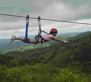 Superman fliegen auf der Finca Daniel Canopy Tour