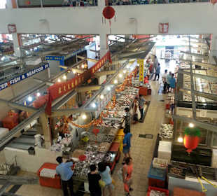 Blick von oben auf den Lebensmittelmarkt