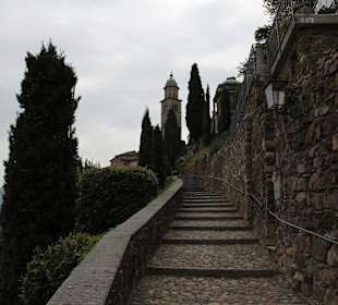 Weg zur Pfarrkirche Santa Maria del Sasso