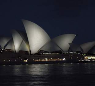 Das Opernhaus bei Nacht