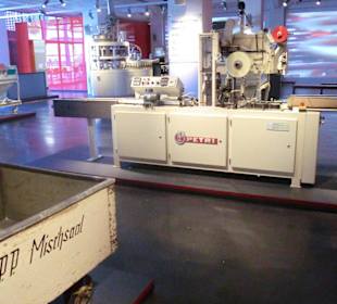 Historische Abfüll- und Verpackungsmaschinen