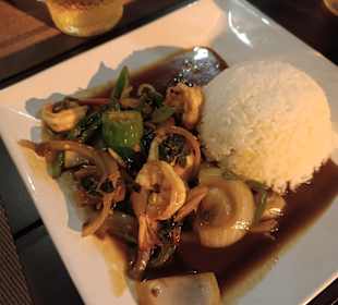 Kao Lad Nah Pat Ka Pao Moo shrimp