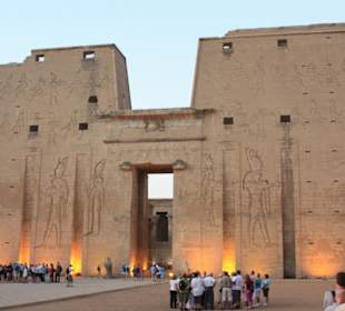 Tempel beim Ausflug am Abend