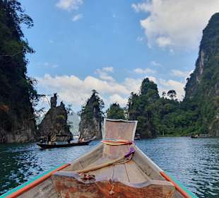 Mit dem Longtailboot über den Chiao Lan Lake