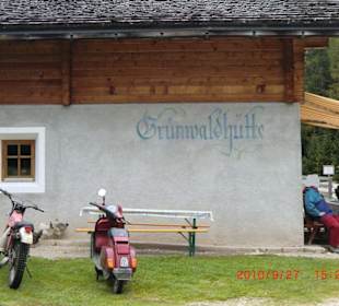 Die Grünwaldhütte unweit des Sees
