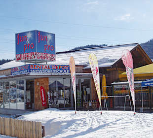 Shop mit Skiverleih und Depot beim Space Jet 
