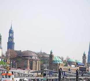 Blick auf den Hamburger Hafen